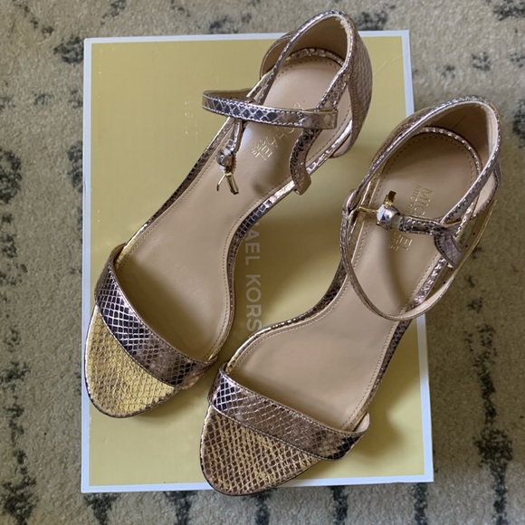 mk simone mid sandal